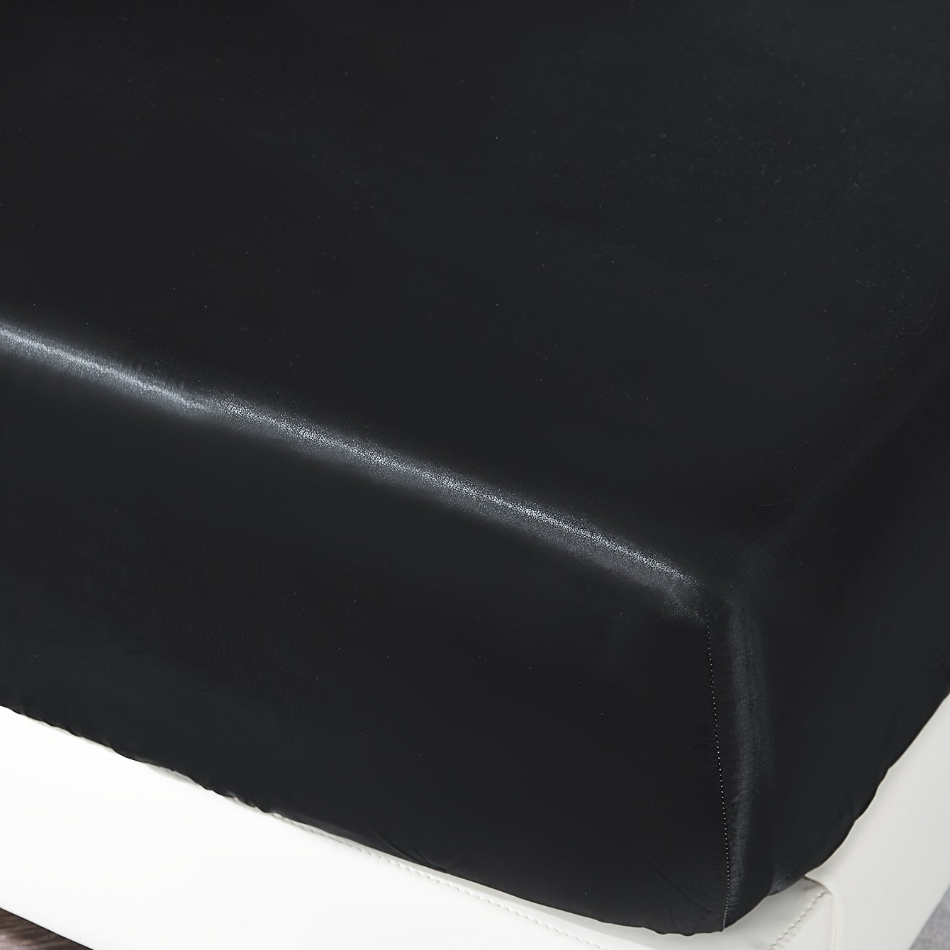 This 4pcs Satin Bed Sheet Set Includes One Fitted Sheet, One Flat Sheet, And Two Pillowcases Without Inserts. The Solid Color Showcases a Simple And Elegant Design That Never Goes Out of Style. Made from Polyester, The Fabric - Bako Bako