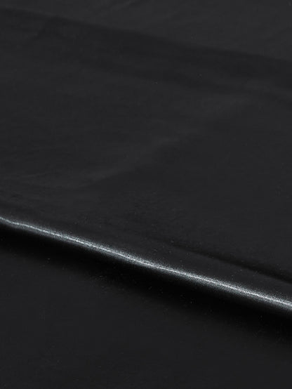 This 4pcs Satin Bed Sheet Set Includes One Fitted Sheet, One Flat Sheet, And Two Pillowcases Without Inserts. The Solid Color Showcases a Simple And Elegant Design That Never Goes Out of Style. Made from Polyester, The Fabric - Bako Bako